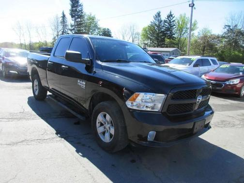 Brilliant Black Crystal Pearlcoat 2019 RAM 1500 Tradesman