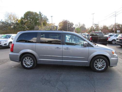 2015 Chrysler Town & Country Touring-L