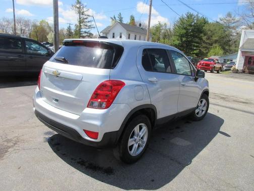 Silver Ice Metallic 2021 Chevrolet Trax LS