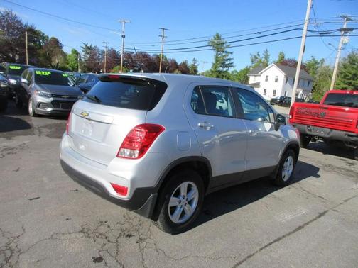 Silver Ice Metallic 2021 Chevrolet Trax LS