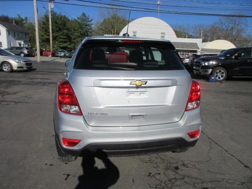 Silver Ice Metallic 2021 Chevrolet Trax LS