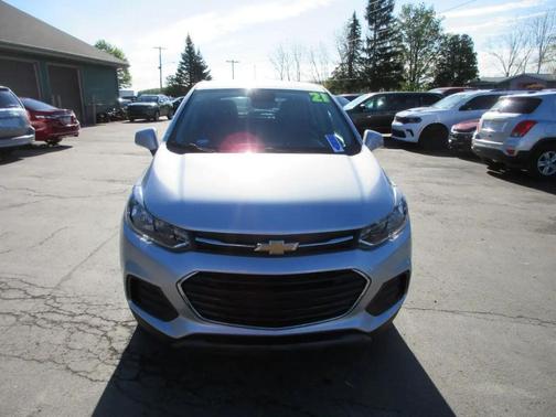Silver Ice Metallic 2021 Chevrolet Trax LS