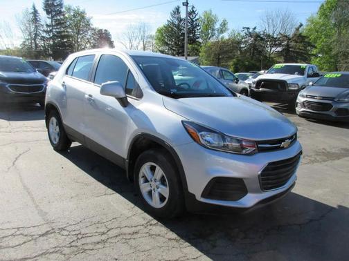 Silver Ice Metallic 2021 Chevrolet Trax LS