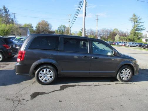 Granite Pearlcoat 2019 Dodge Grand Caravan SE