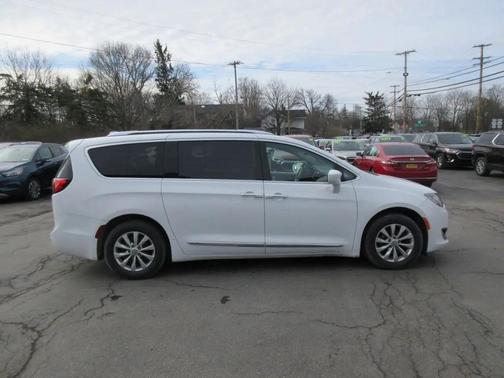 2018 Chrysler Pacifica Touring-L