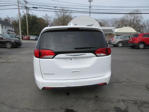 2018 Chrysler Pacifica Touring-L