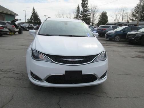 2018 Chrysler Pacifica Touring-L