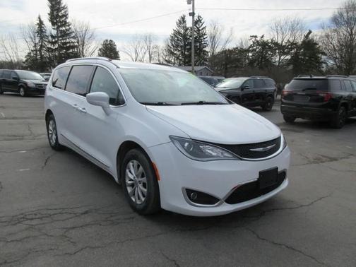 2018 Chrysler Pacifica Touring-L