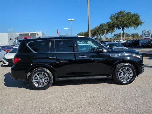 2023 INFINITI QX80 Luxe