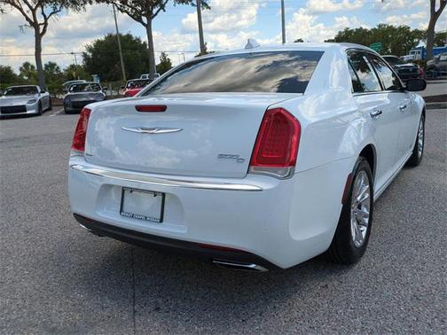 2016 Chrysler 300 S