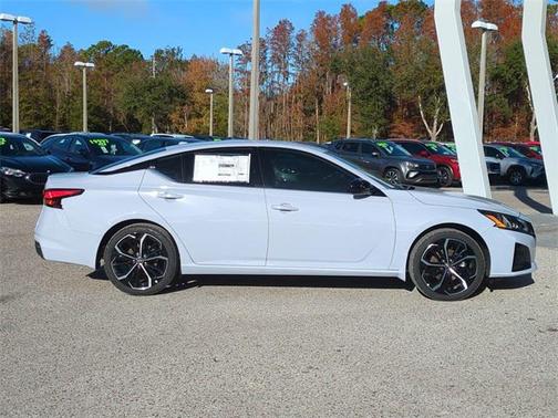 2025 Nissan Altima SR FWD