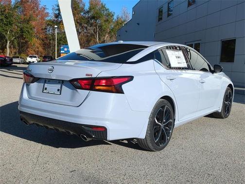 2025 Nissan Altima SR FWD