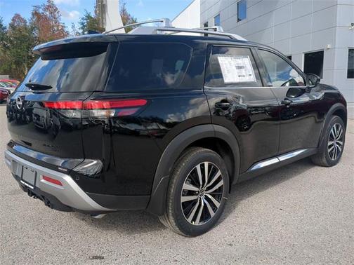 2025 Nissan Pathfinder Platinum 4WD