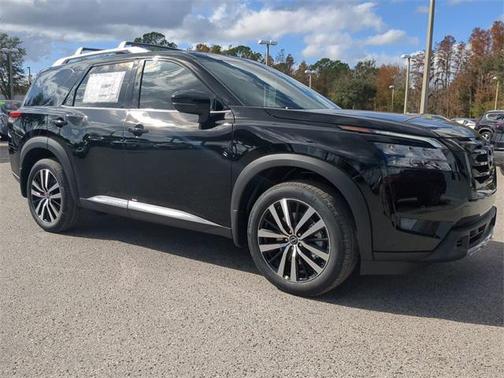 2025 Nissan Pathfinder Platinum 4WD