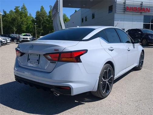 2025 Nissan Altima SR FWD