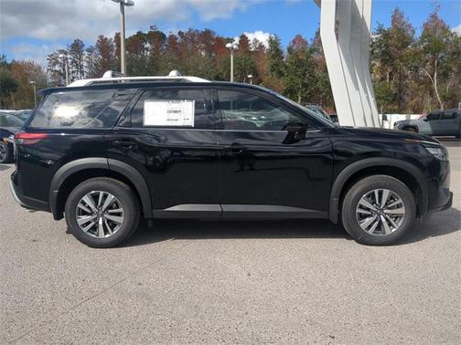 2025 Nissan Pathfinder SL FWD