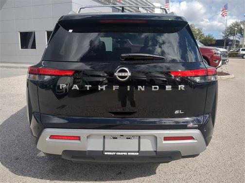 2025 Nissan Pathfinder SL FWD
