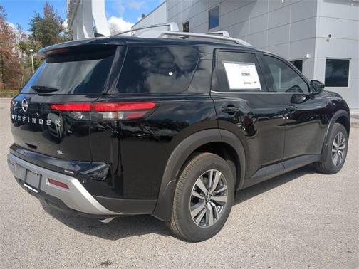 2025 Nissan Pathfinder SL FWD