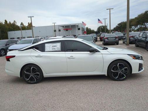 2025 Nissan Altima SR FWD