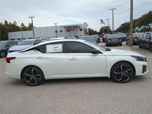 2025 Nissan Altima SR FWD