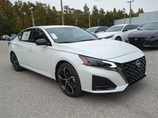 2025 Nissan Altima SR FWD