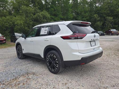 Everest White Pearl Tricoat 2026 Nissan Rogue Dark Armor