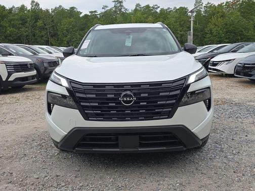 Everest White Pearl Tricoat 2026 Nissan Rogue Dark Armor
