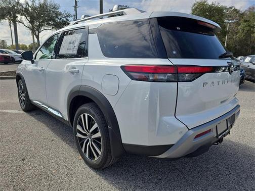 2025 Nissan Pathfinder Platinum FWD