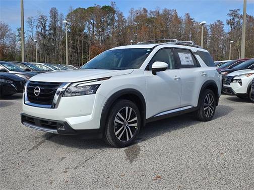 2025 Nissan Pathfinder Platinum FWD