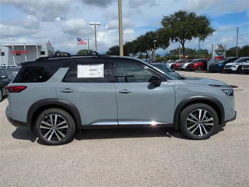 2025 Nissan Pathfinder Platinum FWD