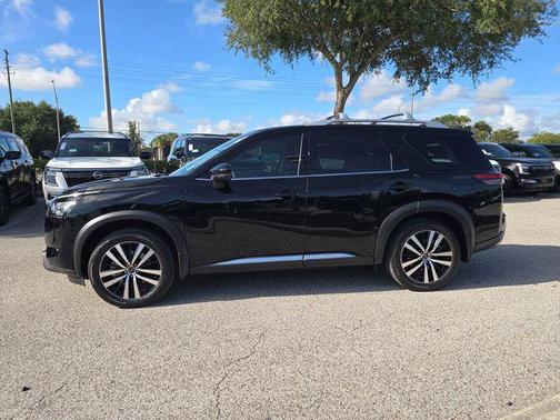 Super Black 2025 Nissan Pathfinder Platinum FWD