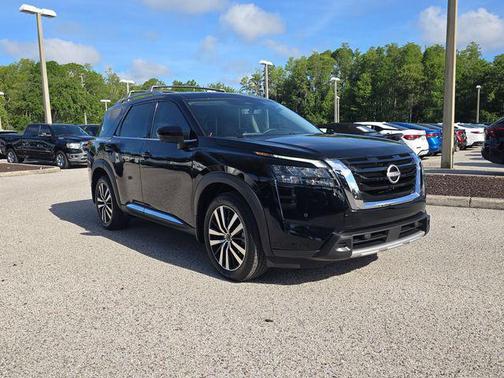 Super Black 2025 Nissan Pathfinder Platinum FWD