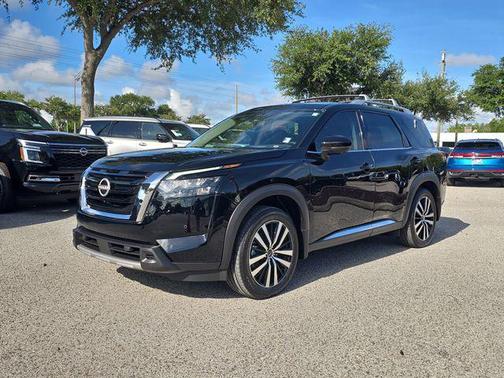 Super Black 2025 Nissan Pathfinder Platinum FWD