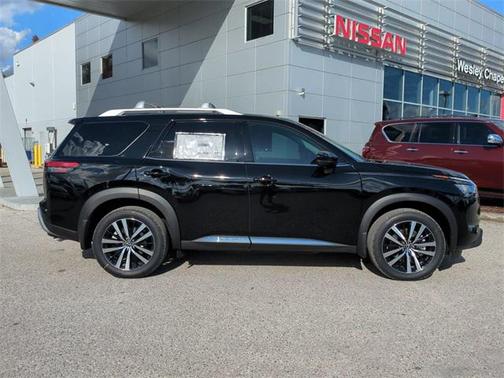 2025 Nissan Pathfinder Platinum FWD