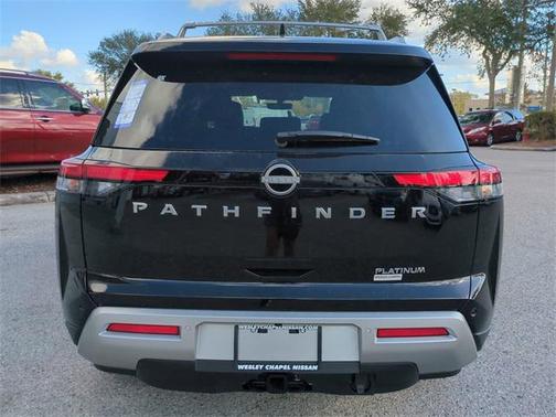 2025 Nissan Pathfinder Platinum FWD