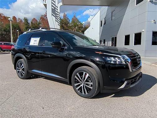 2025 Nissan Pathfinder Platinum FWD