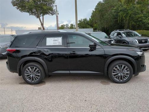 2025 Nissan Pathfinder SL FWD