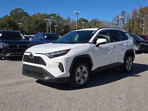 2024 Toyota RAV4 XLE