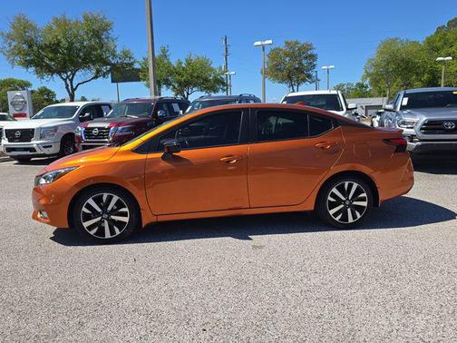 Monarch Orange Pearl Met 2021 Nissan Versa 1.6 S