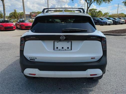2025 Nissan Kicks SR