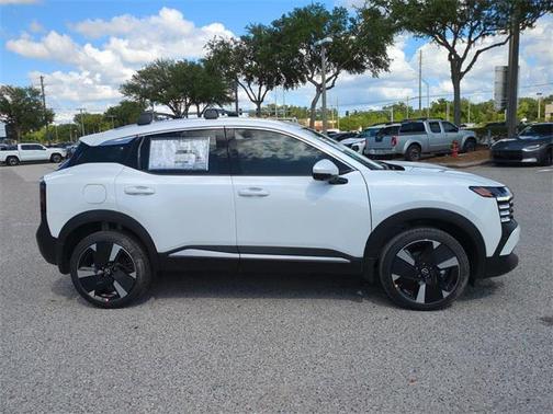 2025 Nissan Kicks SR