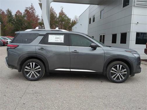 2025 Nissan Pathfinder Platinum FWD