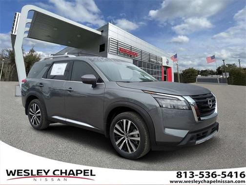 2025 Nissan Pathfinder Platinum FWD