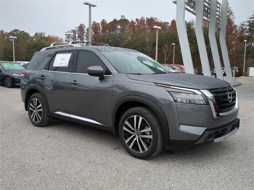 2025 Nissan Pathfinder Platinum FWD
