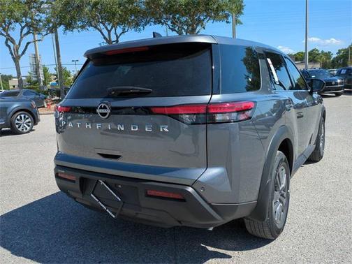 2025 Nissan Pathfinder S FWD