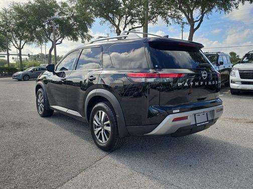Super Black 2023 Nissan Pathfinder SL FWD