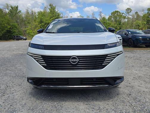 Everest White Pearl Tricoat/Super Black 2026 Nissan Murano Platinum