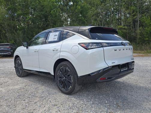 Everest White Pearl Tricoat/Super Black 2026 Nissan Murano Platinum