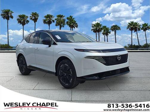 Everest White Pearl Tricoat/Super Black 2026 Nissan Murano Platinum