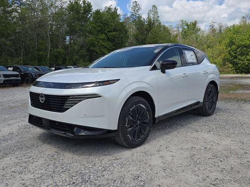 Everest White Pearl Tricoat/Super Black 2026 Nissan Murano Platinum
